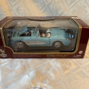 1957 Chevrolet Corvette Convertible - Road Legends Collection - 1:18 Die Cast - Picture 1 of 10