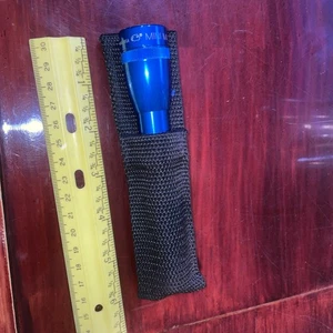 Linterna MINI-MAGLITE AA-6" de largo-funciona muy bien EE. UU. Usada - Imagen 1 de 4