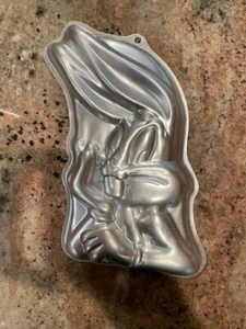 Wilton Bugs Bunny Cake Pan Mold Looney Tunes Character Birthday Party #2105-3204 - Picture 1 of 2
