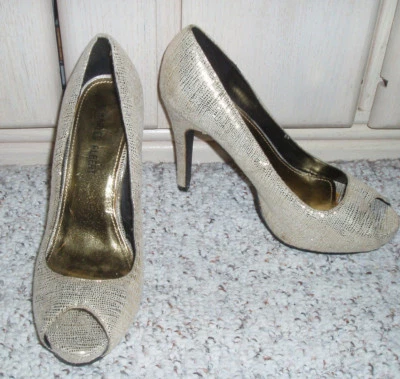 New~CHARLES ALBERT *Sexy* 'Kendra' Dress Heels~Shimmery Gold Creme Animal~Size 7 - Image 1 of 4