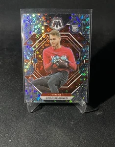 2023 Panini Mosaic Charlie Jones No Huddle Silver Prizm Rookie #299 Bengals RC - Foto 1 di 2
