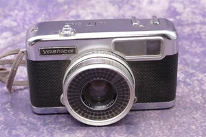 Yashica Half 17 Rapid con obiettivo 32mm f1.7 35mm Half Frame fotocamera OTTURATORE INCEPPATO - Foto 1 di 4