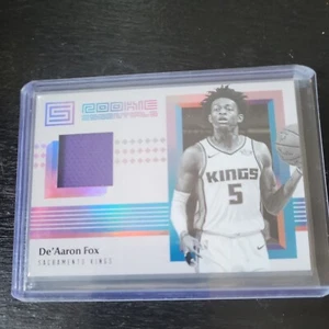 De'Aaron Fox 2017-18 Panini Status Basketball Player Worn Rookie Essentials - Picture 1 of 10