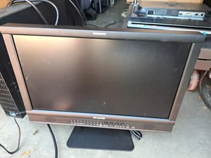 ProHD DT-N21F 21.5" Broadcast Studio Lcd Monitor +Power Supply - Picture 1 of 7