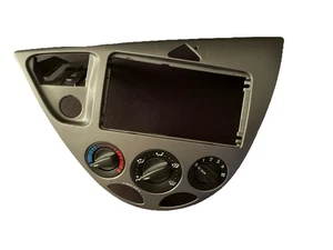 2000-2007 Ford Focus Front Dash Temperature Climate Control - Picture 1 of 17