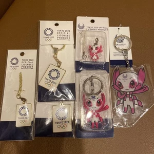 Tokyo 2020 Olympics Keychain Set 6 Pieces Pink White Plastic Metal Official Lice - Picture 1 of 4