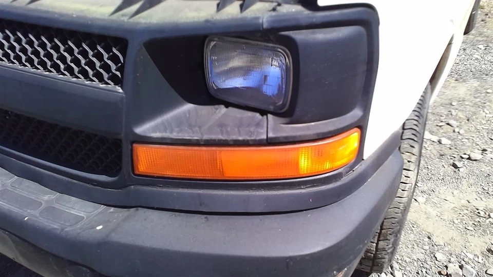 Luz de estacionamiento/esquina del conductor debajo de los faros se adapta a 03-23 EXPRESS 2500 VAN 30407955 Foto 1 de 4