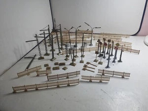 JOUEF HO LOT ACCESSOIRES EN ETAT DIVERS LAMPADAIRES ,PANNEAUX,BARRIERES etc   co - Bild 1 von 10