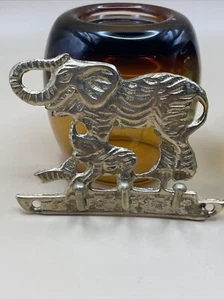 Set di 2 ganci per chiavi a parete per elefante in ottone~ tronco adulto e bambino 3,25 x 2,5 - Foto 1 di 8