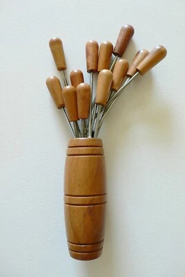 12 Cocktail Gabeln mit Holzgriff Vintage Party Picker Bowle Spieße in Holztonne - Bild 1 von 4