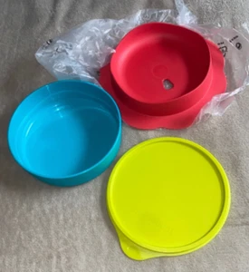 Tupperware Geteilte Schale Schüssel & Saugfuß Anti Rutsch & Dichtung Rot Blau Gelb Neu - Bild 1 von 2