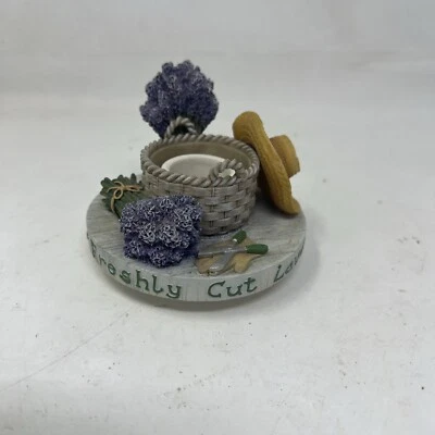 Tapacubos de velas Our America by Yankee lavanda recién cortada Foto 1 de 4