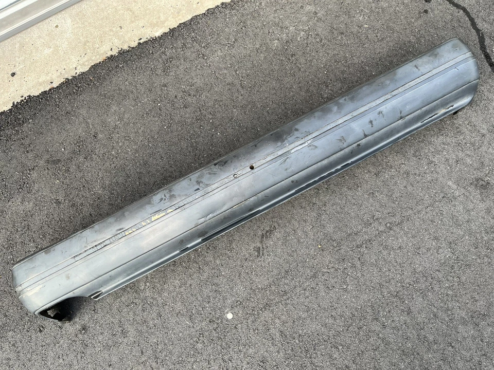 Parachoques trasero clásico Saab 900 Foto 1 de 4