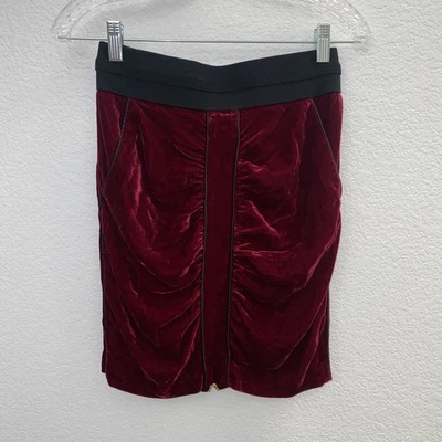 Minifalda BCBG MAX AZRIA Terciopelo Rojo con Ribete y Cremallera Dorada Talla 0 Foto 1 de 4