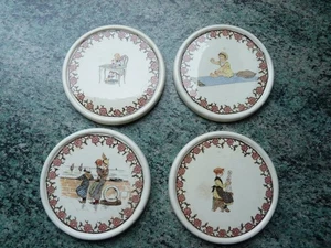 SUPERBE LOT de 4 dessous de verres en FAIENCE DE SARREGUEMINES Enfants Richard - Picture 1 of 5
