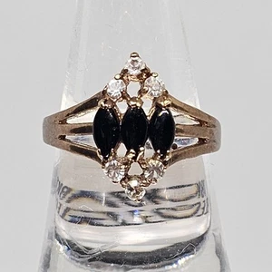 Anello scudo cocktail a grappolo onice placcato oro giallo 18 kt accento zirconi misura 7 - Foto 1 di 11