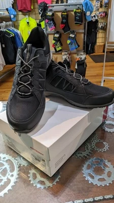 Zapatillas de ciclismo Bontrager SSR para hombre, 48/14,5, negras, patrón de 2 agujeros, ¡nuevas en caja! Foto 1 de 4