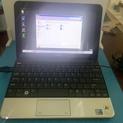 Netbook Dell Inspiron Mini 10 PP19S Atom Z520 1,33 GHz/1 GB 10,1" funcionando Foto 1 de 4