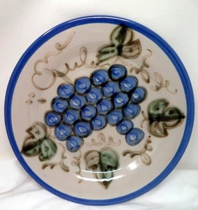 Plato redondo de 9" patrón de uvas azules de cerámica John B Taylor - Imagen 1 de 3