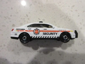 Ford Police Interceptor 2010 Matchbox seguridad aeroportuaria blanco 164 diecast coche de juguete - Imagen 1 de 6
