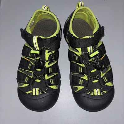 Sandalias deportivas al aire libre Keen Newport H2 con correa talla 2 para niños - negras y lima Foto 1 de 4