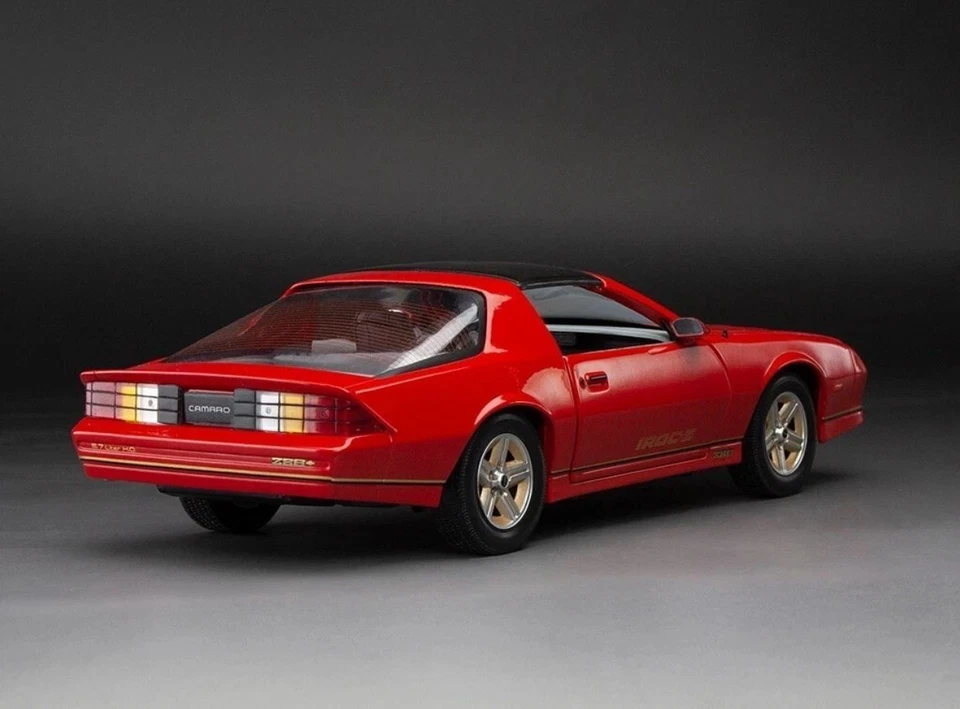 1985 CHEVROLET CAMARO IROC RED 1 18 SCALE BY SUN-STAR SS1946