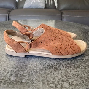 CLARKS Reyna Swirl Size 8 M Brown Suede Leather Women's Sandals Laser Cut - Picture 1 of 9