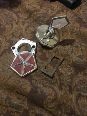 Mercedes 220SE 1963 W111 220SE EMBLEMA CAPÓ MALETERO Foto 1 de 2