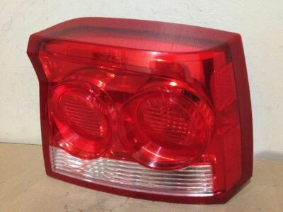 Оригинальный чистый/блестящий задний фонарь для правой стороны пассажира Dodge Charger 2009–2010 годов выпуска - Изображение 1 из 4