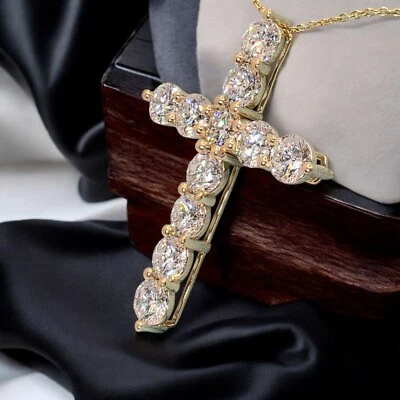 Collar colgante cruz diamante grande cultivado en laboratorio redondo E VS de oro de 14 k 7,73 quilates Foto 1 de 4
