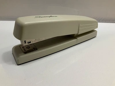 Swingline Model 545 Alabaster Desk Stapler Light Duty Office works great A+ - Image 1 of 4