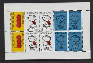 NETHERLANDS - 1969 CHILD Welfare SOUVENIR Sheet , Minisheet MNH - Music making - Picture 1 of 1