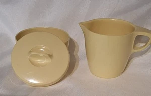 Vintage 1950s Melmac Melamine Sugar Bowl And Milk Jug Creamer Set - Picture 1 of 2