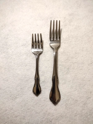 Tenedores para niños pequeños y jóvenes Toddletime Oneida cubiertos castillo acero inoxidable Foto 1 de 4