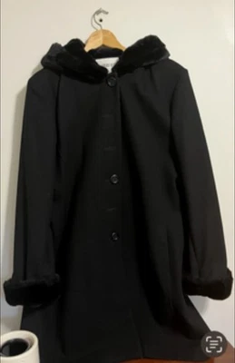 Abrigo para mujer Charles Klein de lana negra de piel sintética Foto 1 de 3