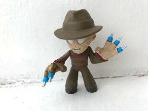 FUNKO MINI MYSTERY HORROR CLASSICS SERIES 3 - FREDDY KRUEGER VINYL FIGURE - Picture 1 of 2