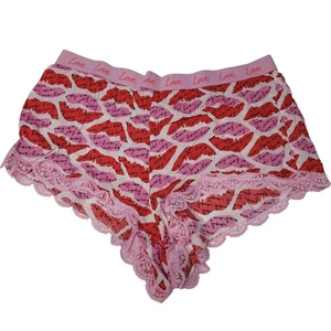 Pantalones cortos de pijama Victoria's Secret rosa con ribete de encaje estampado de besos ropa de dormir para salón M - Imagen 1 de 4
