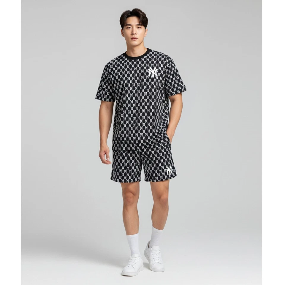MLB Corea New York Yankees Conjunto de Camiseta y Pantalones Cortos Monograma | AOP Negro M/L (Raro) Foto 1 de 4