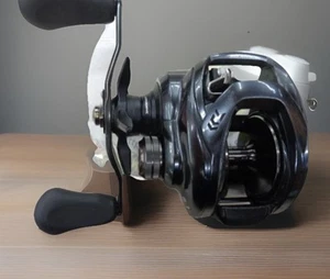 ダイワ tatula tw300 XHL タトゥラ タチュラ fishing reel JPN shipping free - Picture 1 of 5