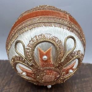 Vintage Kugel Satin Perlen Stecknadel handgefertigt Weihnachtsschmuck 2 Gold 3 Zoll - Bild 1 von 6