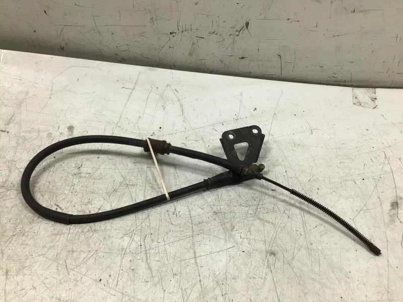 CABLE FRENO ESTACIONAMIENTO LADO CONDUCTOR TRASERO IZQUIERDO KIA SEDONA 2010 FÁBRICA Foto 1 de 4