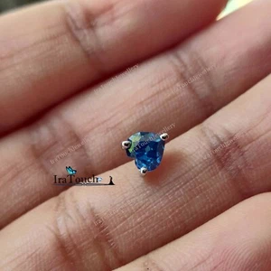 Precioso prendedor de nariz creado en laboratorio de tanzanita azul en forma de corazón de 2 mm oro blanco de 14 quilates - Imagen 1 de 5