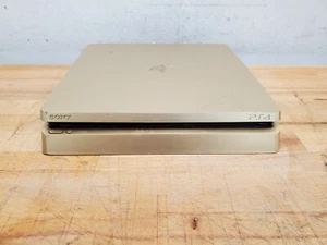 Sony PlayStation 4 Slim PS4 1 TB Gold Gaming System CUH-2015B - solo console - Foto 1 di 7