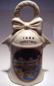 BELL Porcelain 1986 Christmas Village Wreath Bow Clapper Ring 5.5" NICE VINTAGE - Picture 1 of 3