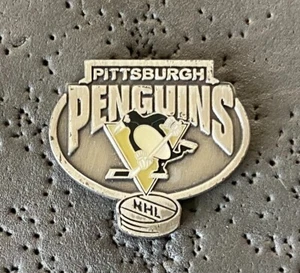Pittsburgh Penguins Antique NHL Hockey Pin - Foto 1 di 2