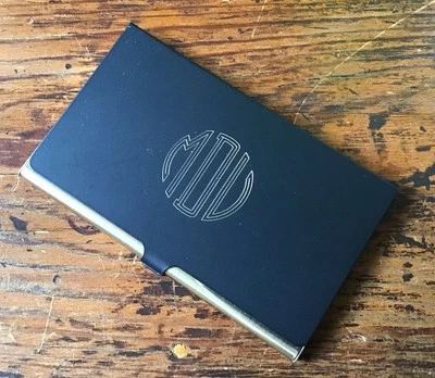 Estuche de metal para tarjeta de visita ID tarjeta de crédito billetera bolsillo MVD grabado Foto 1 de 4