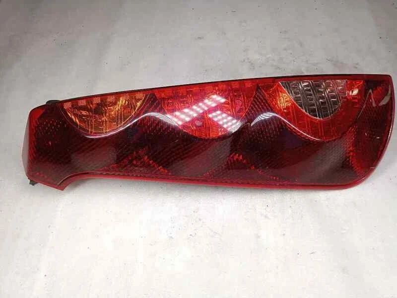 22016752 piloto trasero izquierdo para NISSAN NOTE (E11E) VISIA 2006 506074 - Imagen 1 de 4