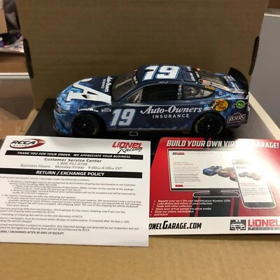 Martin Truex Jr.#19 Auto-Owners Insurance 2022 Camry 1 Di 516 C192223AOIMT - Immagine 1 di 4