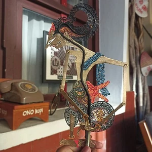 Wayang Kulit Lesmana Pupazzi Ombra Taglia Media con Motivi Batik Tradizionali - Foto 1 di 5