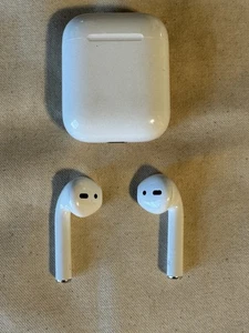 Apple AirPods 2nd Generation - Please Read - Photo 1 sur 3